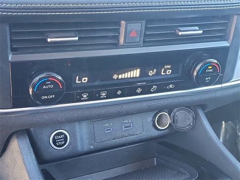 Certified 2023 Nissan Rogue SV image 25