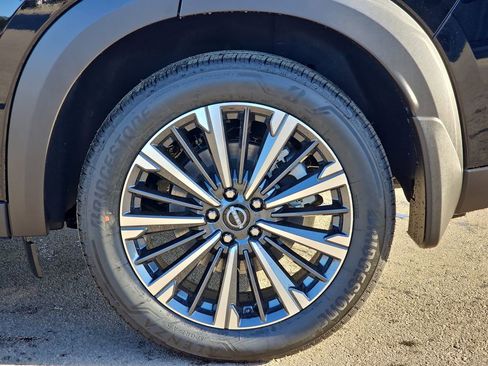 New 2026 Nissan Pathfinder Platinum w/ Accent Package FWD image 37