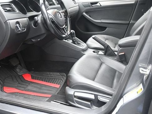 Used 2018 Volkswagen Jetta SE FWD image 17