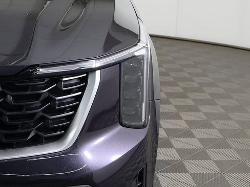 Used 2025 Kia Sorento LX image 13