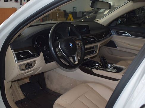 Used 2019 BMW 740i RWD image 24