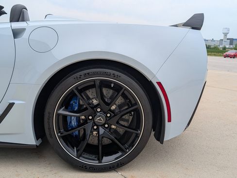 Used 2018 Chevrolet Corvette Z06 w/ Carbon 65 Edition RWD image 32