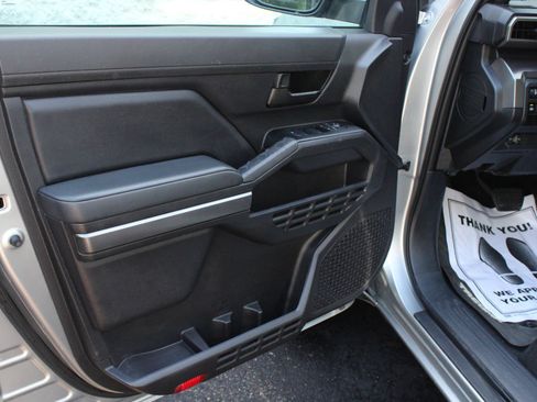 Used 2025 Toyota Tacoma SR5 AWD/4WD image 13
