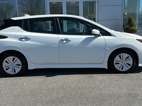 Certified 2022 Nissan Leaf S image 27