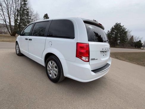 Used 2019 Dodge Grand Caravan SE image 5
