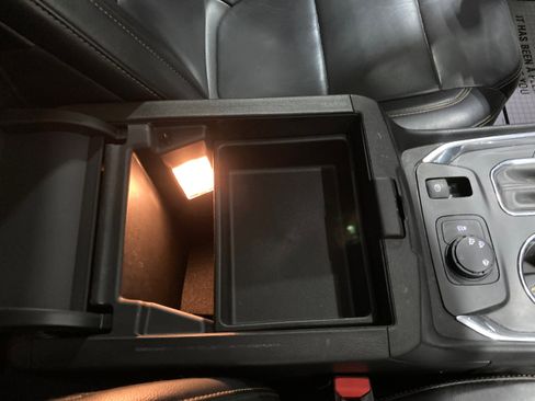 Used 2018 Chevrolet Traverse LT image 6