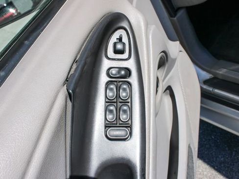 Used 2004 Ford Mustang Convertible RWD image 11