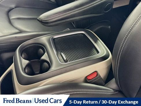 Used 2023 Chrysler Pacifica Touring-L FWD image 41