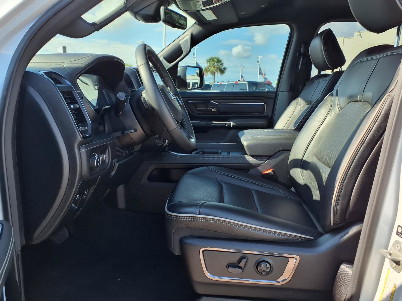 Used 2024 RAM 1500 Limited AWD/4WD image 25