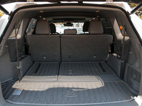 Used 2018 Toyota Highlander Limited AWD/4WD image 29