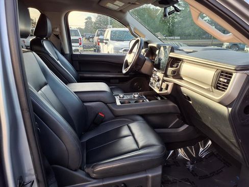 Used 2024 Ford Expedition Max XLT image 5