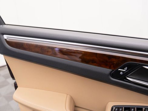 Certified 2023 Porsche Macan image 15