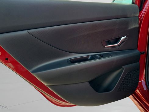 Certified 2026 Hyundai Elantra SE FWD image 27