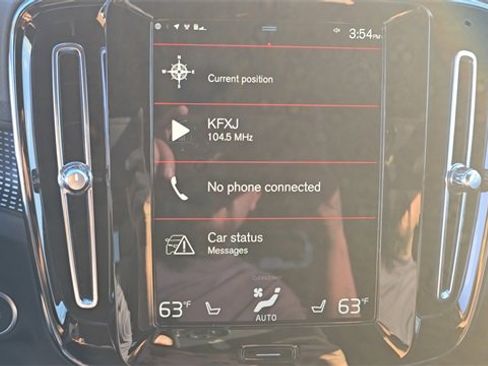 Used 2022 Volvo XC40 T5 R-Design w/ Climate Package image 21