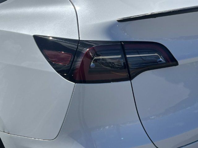 Used 2022 Tesla Model Y Performance AWD/4WD image 10