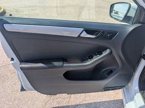 Used 2018 Volkswagen Jetta S w/ Cold Weather Package FWD image 9