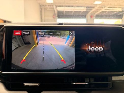 Used 2024 Jeep Wrangler Unlimited Sahara w/ Technology Group AWD/4WD image 46