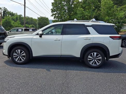 Used 2024 Nissan Pathfinder SL AWD/4WD image 7