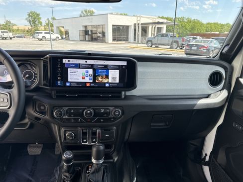 Used 2025 Jeep Wrangler Sport image 30