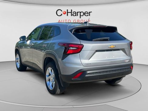 Used 2024 Chevrolet Trax LS w/ LS Convenience Package FWD image 5