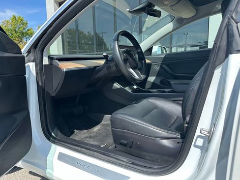 Used 2018 Tesla Model 3 Mid Range image 19