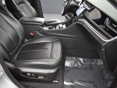 Used 2023 Jeep Grand Cherokee 4WD 4xe image 8