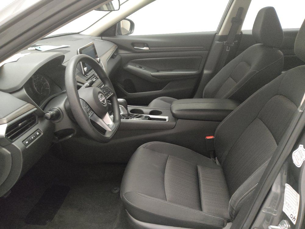 Used 2025 Nissan Altima 2.5 SV FWD image 17
