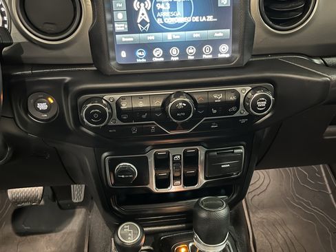 Used 2021 Jeep Gladiator Willys image 23