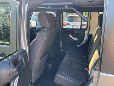 Used 2017 Jeep Wrangler Unlimited Sahara AWD/4WD image 28