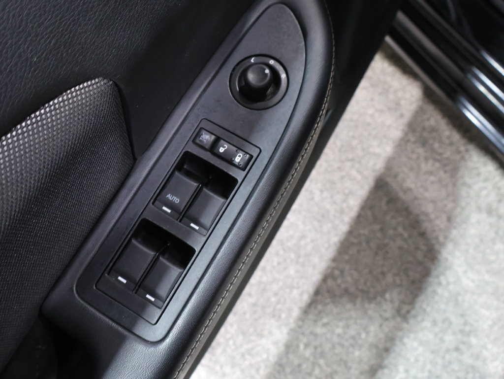 Used 2014 Dodge Avenger SE FWD image 13