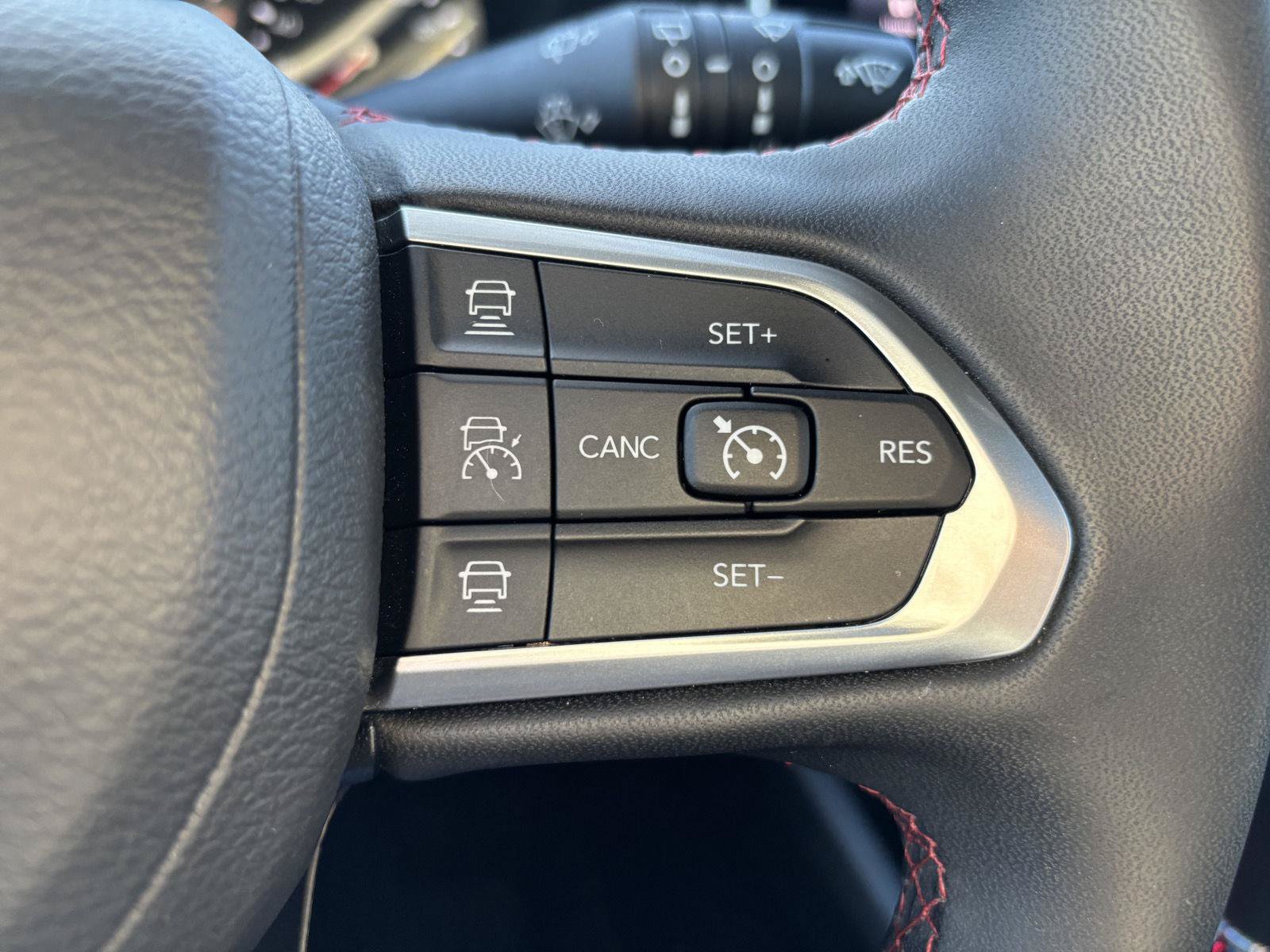 Used 2025 Jeep Compass Trailhawk AWD/4WD image 20