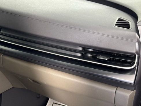 Used 2025 Kia Carnival image 32