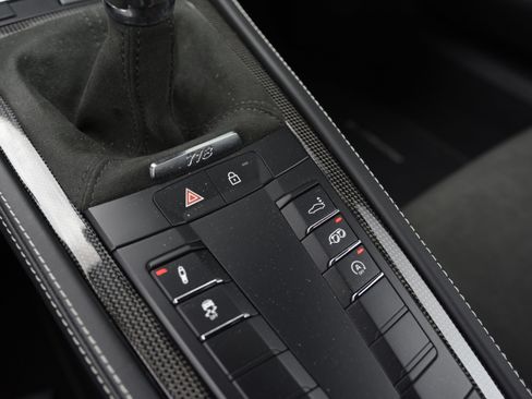 Certified 2025 Porsche 718 Cayman GTS RWD image 23