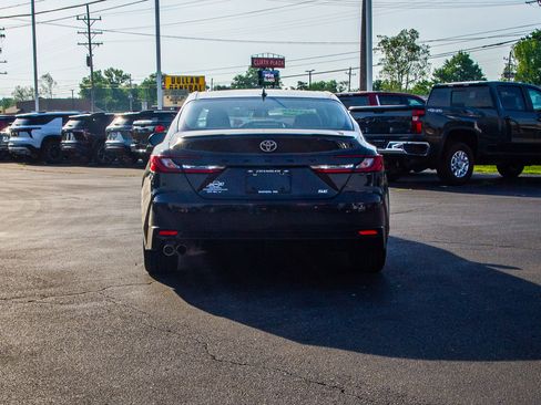 Used 2025 Toyota Camry SE FWD image 6