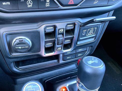 Certified 2021 Jeep Wrangler Unlimited Sahara image 32