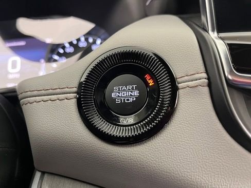 Used 2025 Jeep Compass Limited image 24