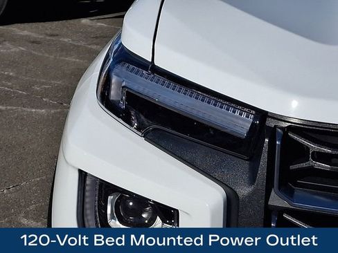 Used 2024 GMC Canyon AT4 w/ AT4 Premium Package image 13