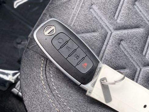 Used 2025 Nissan Kicks SV w/ SV Premium Package image 24