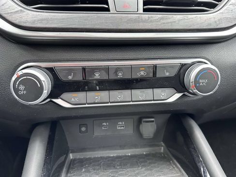 Used 2024 Nissan Altima 2.5 SV w/ SV Premium Package AWD/4WD image 22