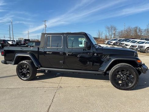 Used 2024 Jeep Gladiator Sport image 10