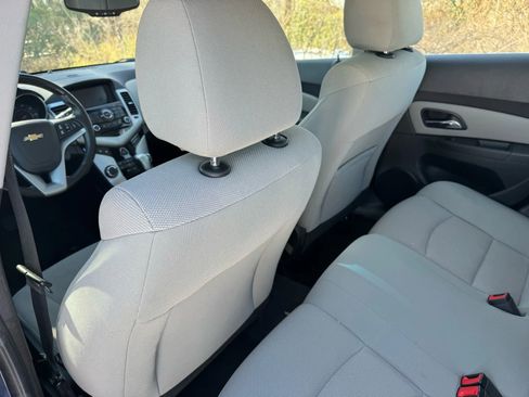 Used 2014 Chevrolet Cruze LT image 17
