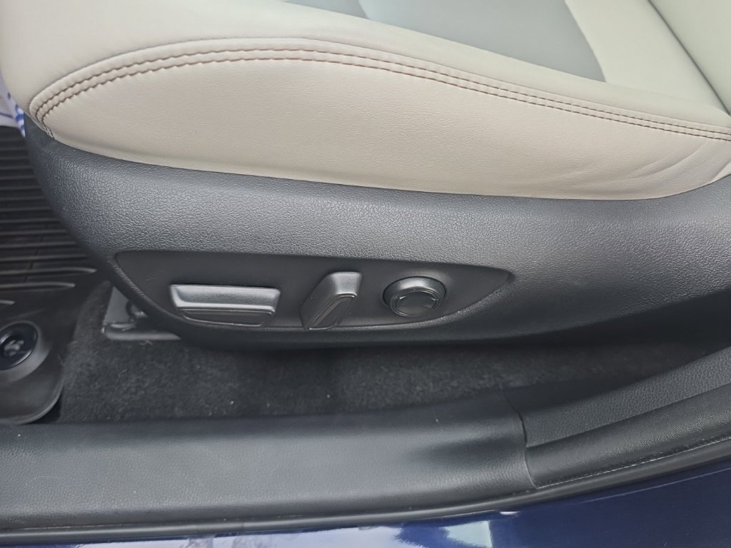 Used 2022 Toyota RAV4 XLE Premium AWD/4WD image 17