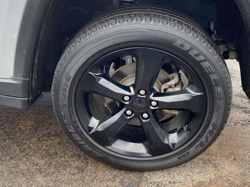 Certified 2024 Jeep Grand Cherokee Altitude image 22