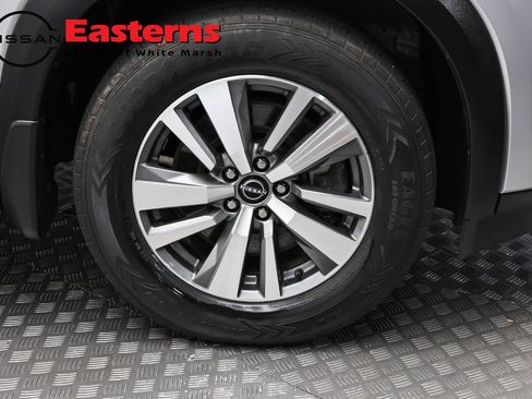 Used 2023 Nissan Pathfinder SL AWD/4WD image 32