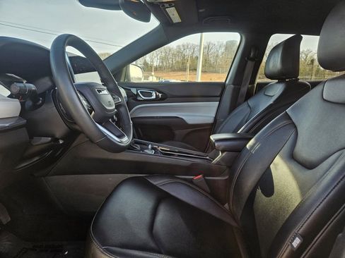 Used 2024 Jeep Compass Limited image 11