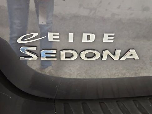 Used 2017 Kia Sedona LX w/ LX Essentials Premium Package image 30