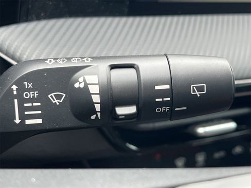 New 2025 Nissan Kicks SR image 13