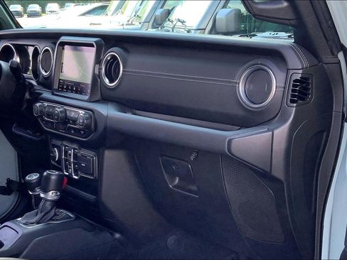 Used 2023 Jeep Wrangler Unlimited Sahara w/ Cold Weather Group AWD/4WD image 14