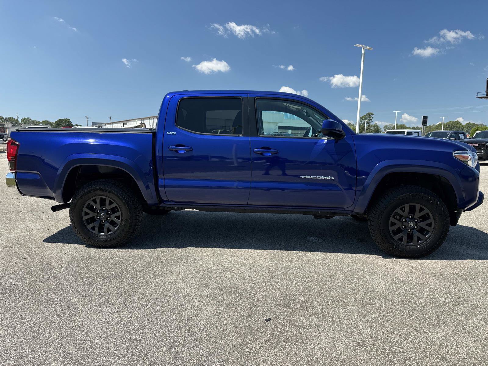 Used 2023 Toyota Tacoma SR5 AWD/4WD image 2