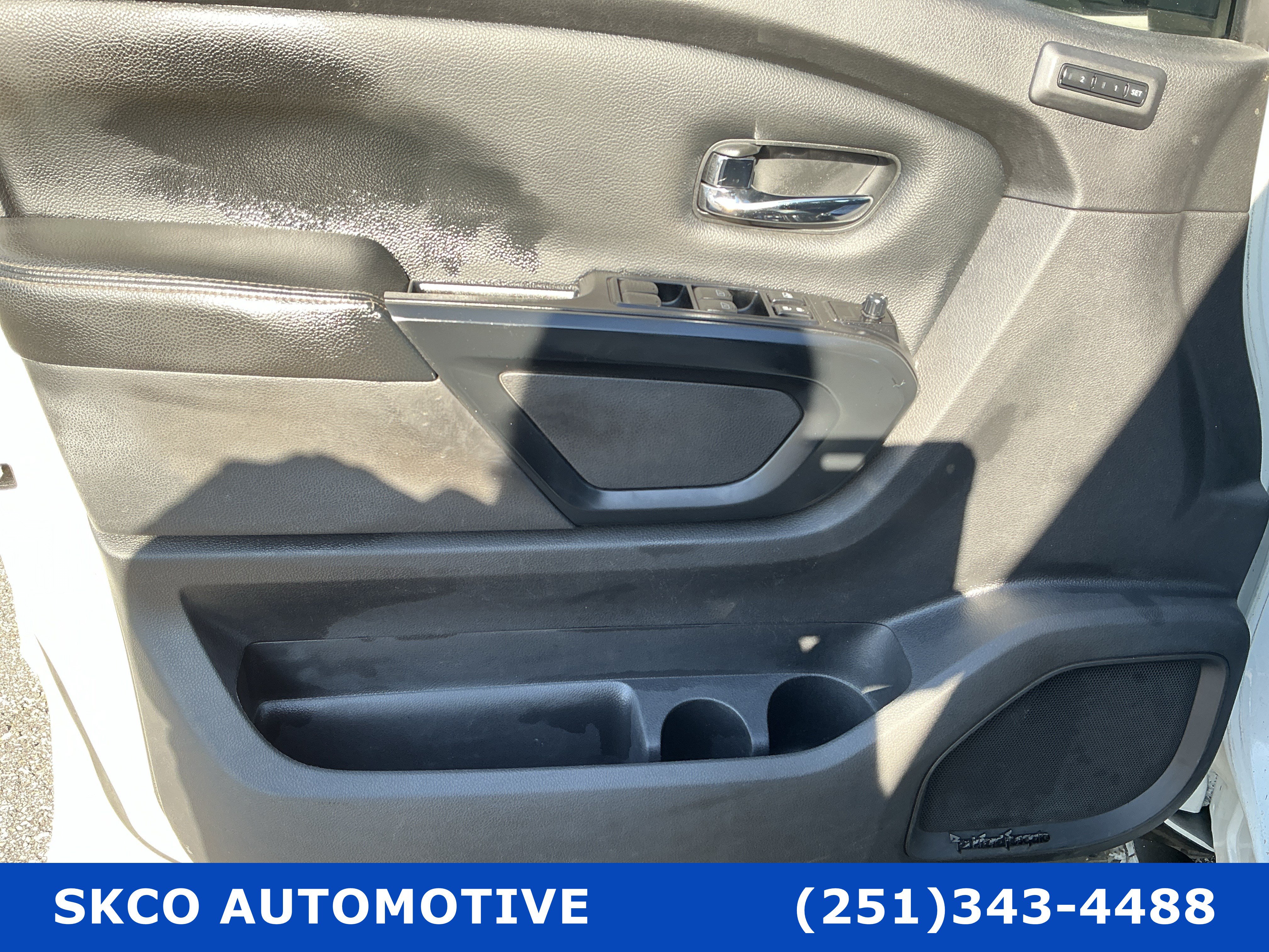 Used 2018 Nissan Titan SL w/ Midnight Edition AWD/4WD image 12